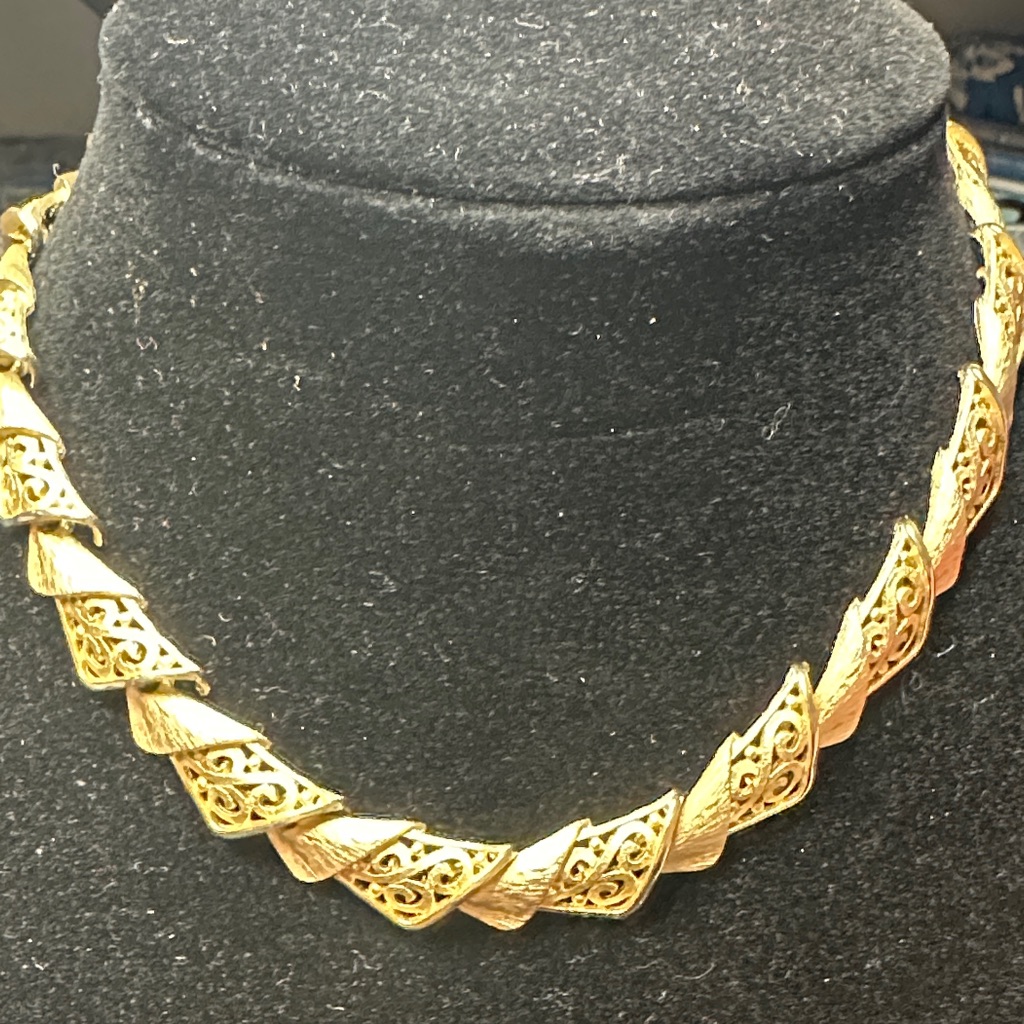 194- Crown Trifari Vtge Elegant Gold Womens Necklace 15 40$